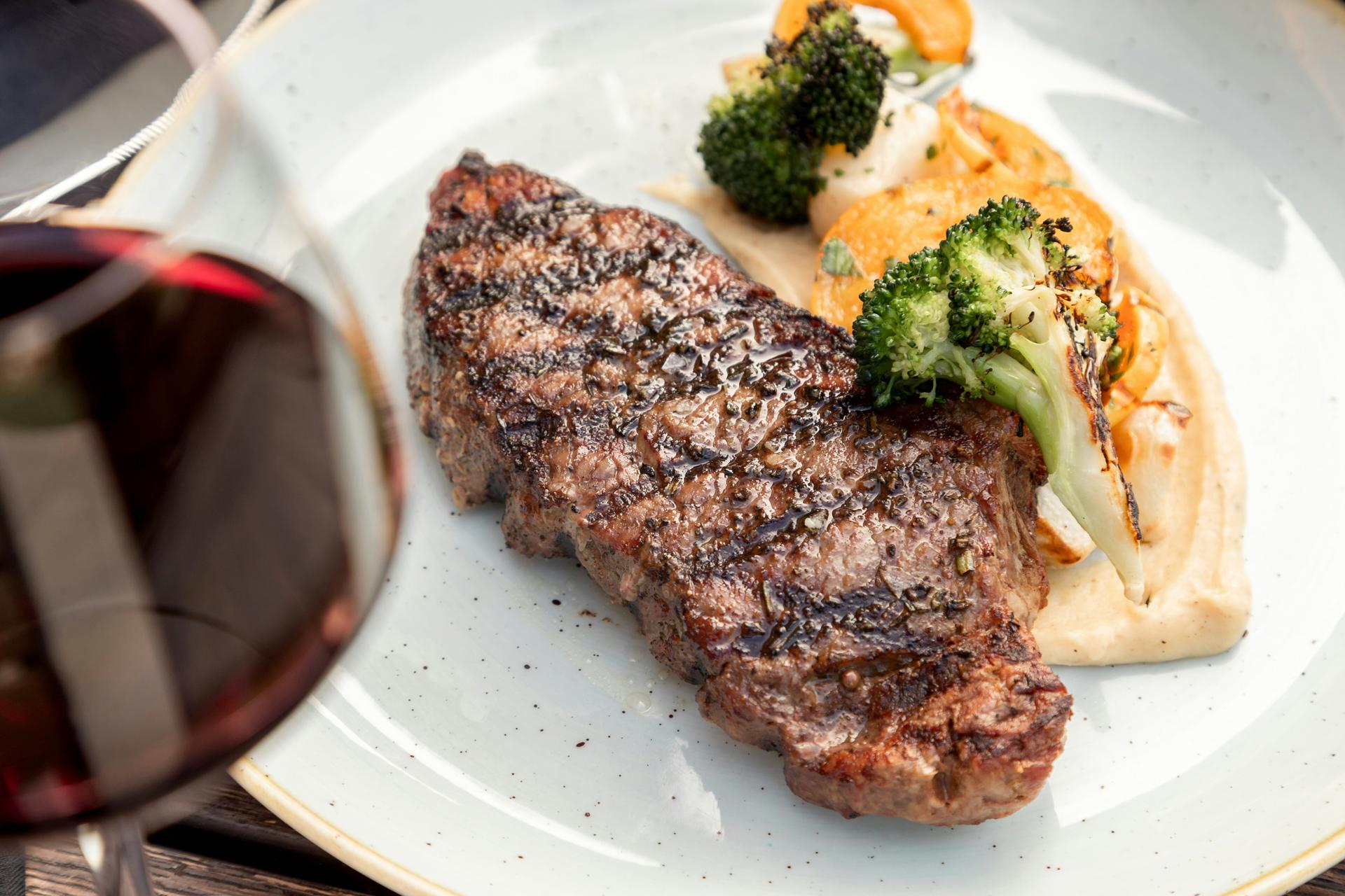 steak-and-red-wine-fine-dining