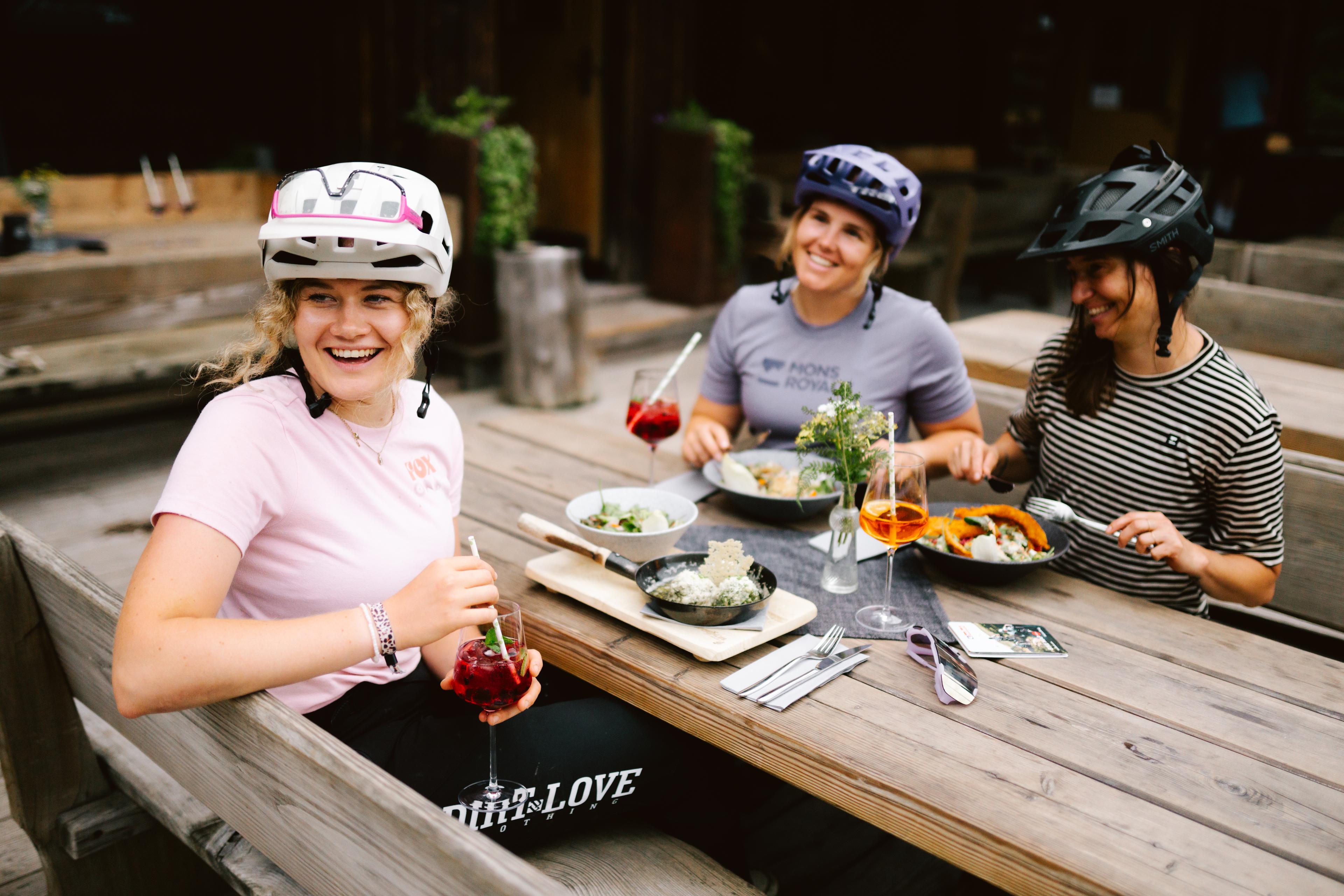 eating food and drinking in saalbach